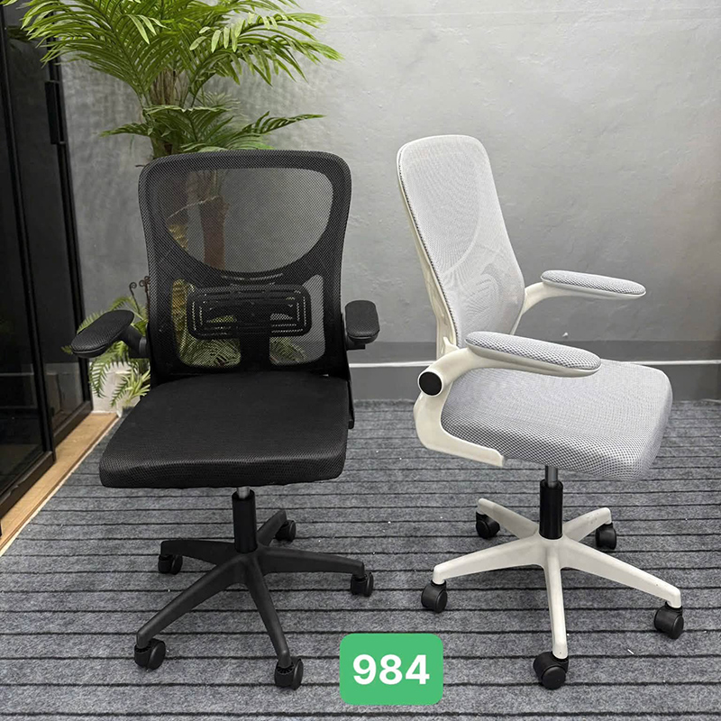 Ghế văn phòng chân xoay có tựa tay màu xám - đen GV165