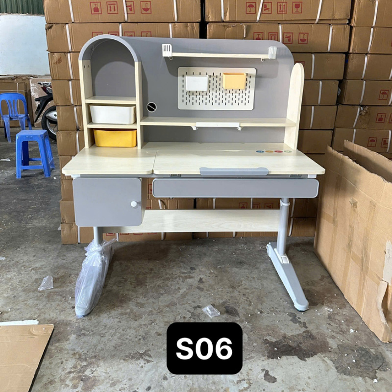 Bàn học S06 với nhiều tính năng thông minh, hỗ trợ cho việc học tập của trẻ tốt hơn BH075