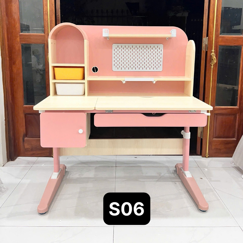 Bàn học S06 với nhiều tính năng thông minh, hỗ trợ cho việc học tập của trẻ tốt hơn BH075