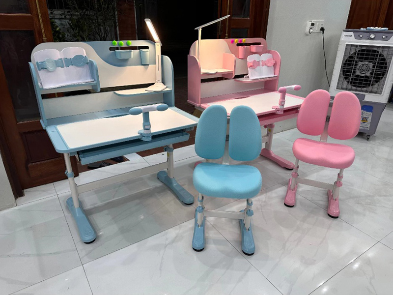 Bộ bàn học cho bé F04 có khả năng điều chỉnh chiều cao, chỉnh góc nghiêng bàn BH706