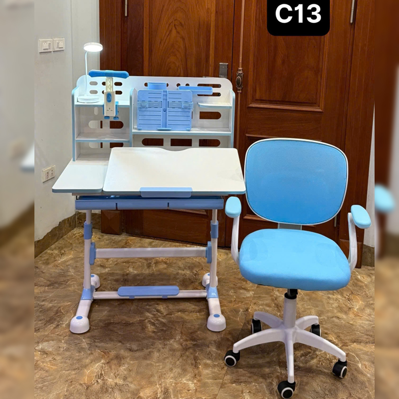Bộ bàn học trẻ em C13 ghế xoay 360 độ có bánh xe, nâng hạ linh hoạt BH340