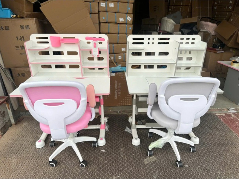 Bộ bàn học trẻ em C13 ghế xoay 360 độ có bánh xe, nâng hạ linh hoạt BH340