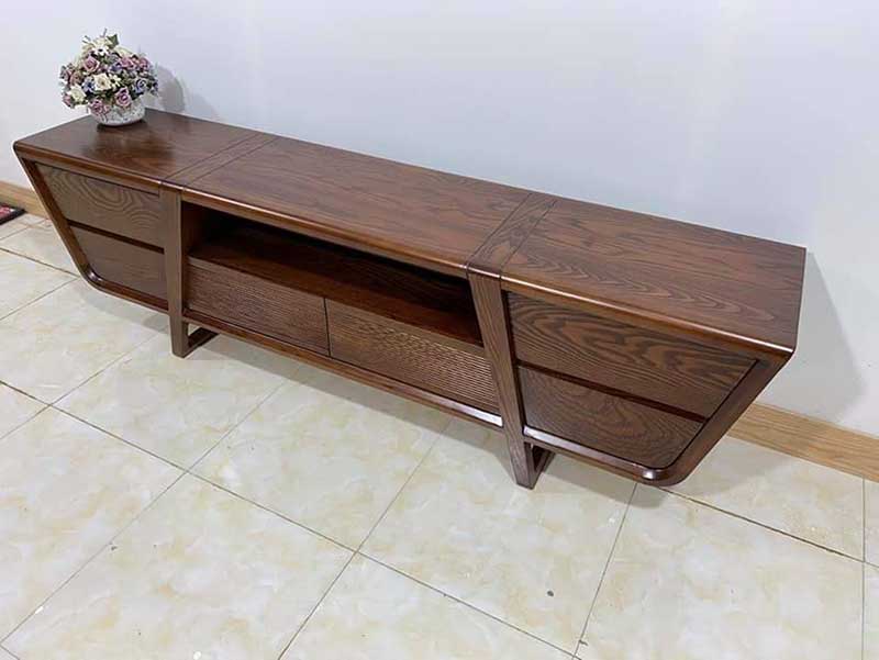 Kệ tivi gỗ sồi Nga hiện đại màu óc chó KT123