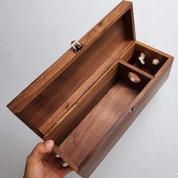 Hộp đựng rượu quý làm bằng gỗ óc chó