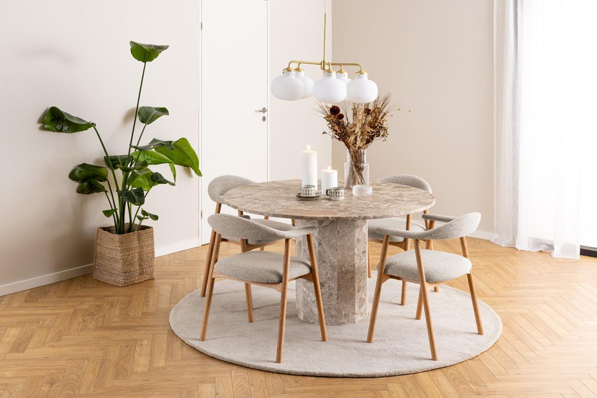 15+ Mẫu Nội Thất Chung Cư Vinhomes Smart City Đẹp, Hiện Đại Và Tối Ưu Diện Tích Mẫu nội thất căn hộ kết hợp bàn ăn mặt đá sang trọng